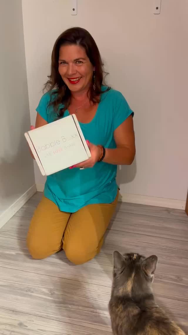 Instagram post by @surfsupessentials for RAWZ Natural Pet Food. Caption reads: #AD
I’ve got some delicious products to share with....