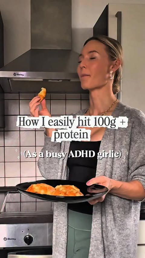 Instagram post by @chloegoesinward for NAKED nutrition. Caption reads: Here’s how I easily hit >100g of protein a day as....