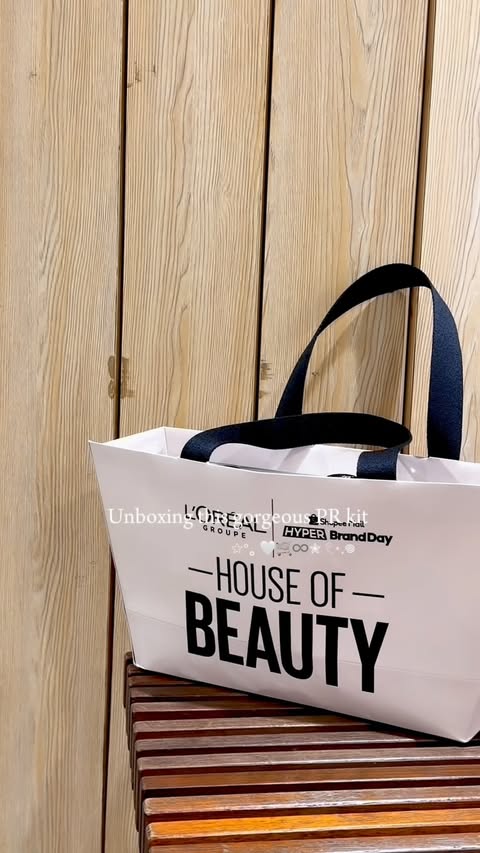 Instagram post by @belqisegis for L'Oréal Indonesia. Caption reads: Unboxing PR Kit the L’Oréalistar Launch Event 🤍....