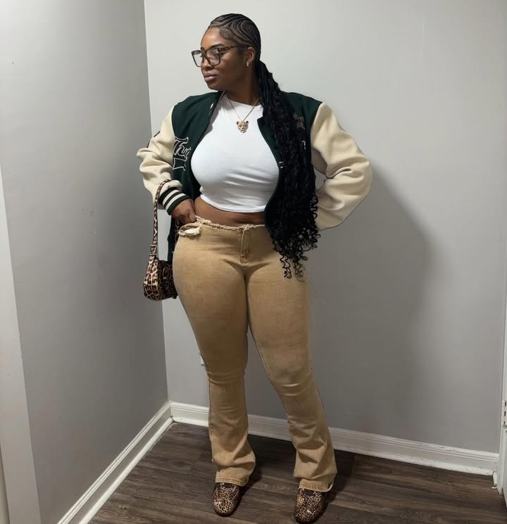 Instagram post by @thatgirltre_ for Fansidea. Caption reads: Jacket : @fansidea_official Hair :....