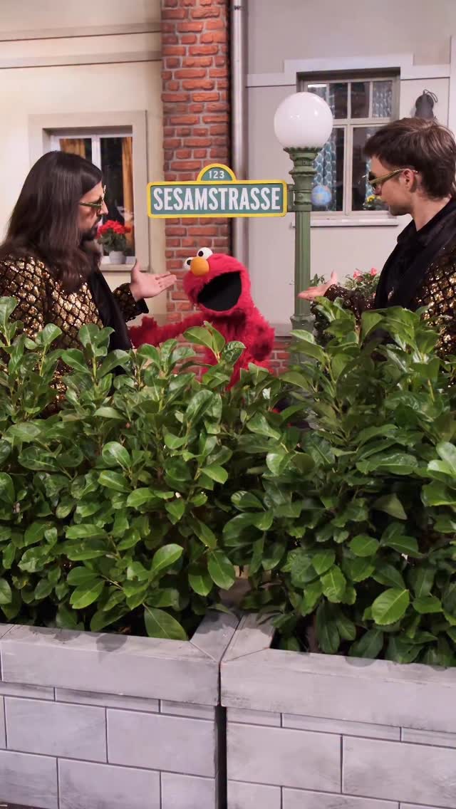 Instagram post by @siegfriedundjoy for Sesame Street. Caption reads: Las Vegas in der Sesamstraße! ✨.