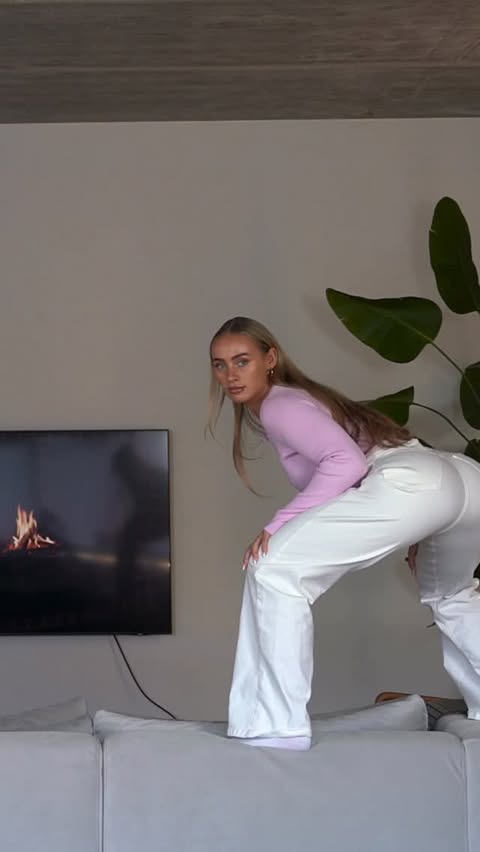 Instagram post by @guusje for FITJEANS. Caption reads: [...] your favourite clothes 🤣😤

The @fitjeans....