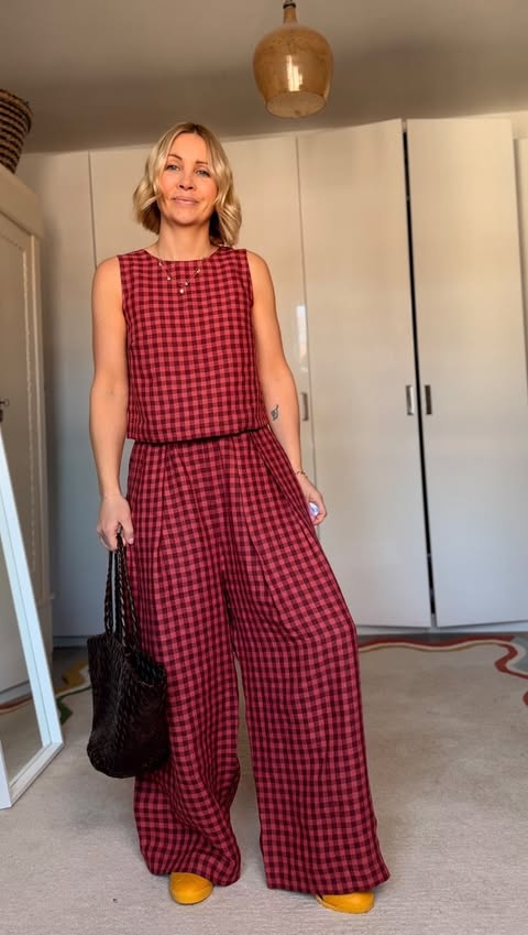 Instagram post by an influencer for Beyond Nine. Caption reads: [...] 5ft6 and size 8-10 for ref) #beyondniners.