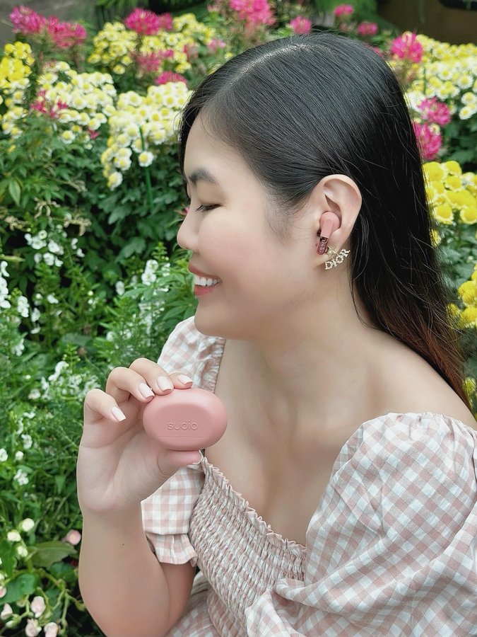 Instagram post by @jjloves86 for Sudio. Caption reads: 🩷 𝗦𝘂𝗱𝗶𝗼 𝗡𝟯 𝗣𝗿𝗼 𝗶𝗻 𝗥𝗼𝘀𝗲 𝗣𝗶𝗻𝗸....