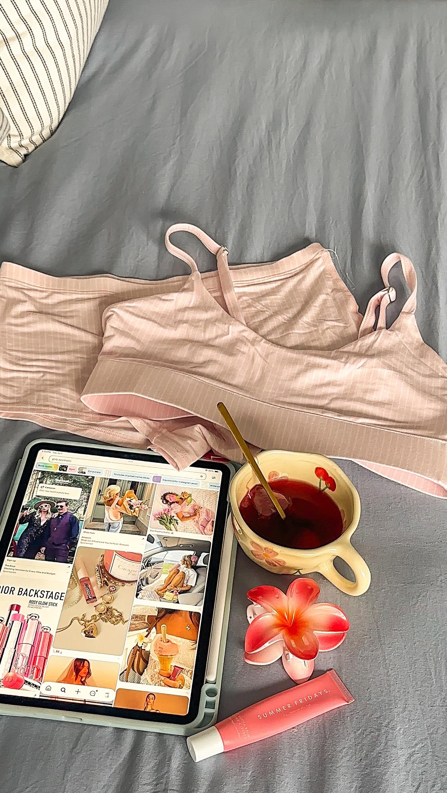 Instagram post by @arlettsworld.xo for Shinesty. Caption reads: [...] comfy! 💕 That’s why I’m obsessed with....