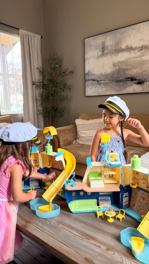 Instagram post by @kokoslifestyle_ for Moose Toys. Caption reads: [...] 💙 The new Bluey Cruise Ship from Moose Toys....