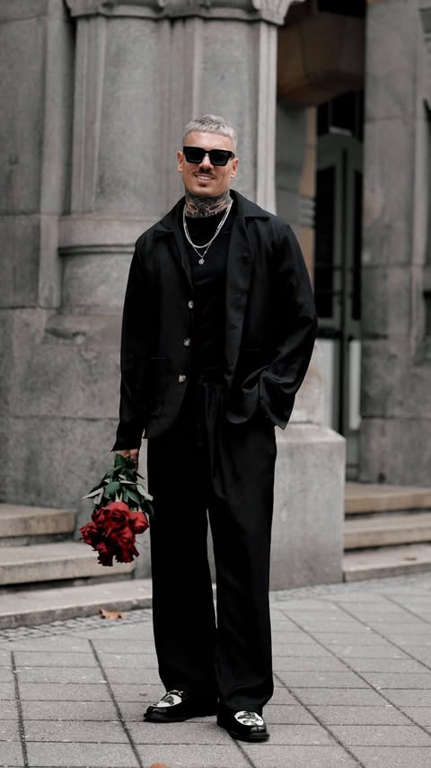 Instagram post by @arturkramer_ for COOFANDY. Caption reads: [...] dressed to impress 💼❤

Find more....