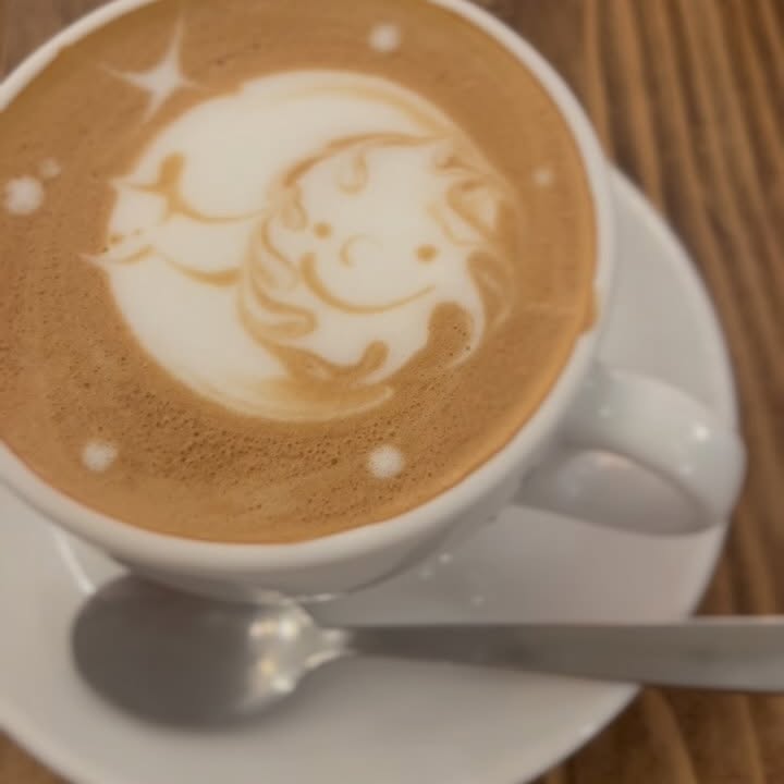 Instagram post by @yuki__ya_kon2 for PAUL & JOE BEAUTE. Caption reads: 夏のお出かけに気になる紫外線☀️
　
　
　
PAUL & JOE  ポール &....