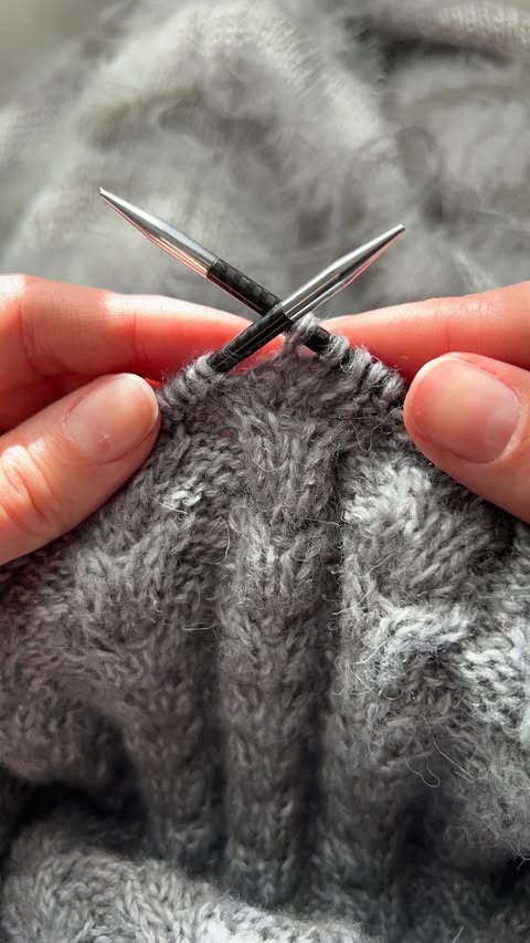 Instagram post by @rita.koch_knitwear for KnitPro. Caption reads: [...] growing 🤍 AD | Karbonz Élan Needles by....