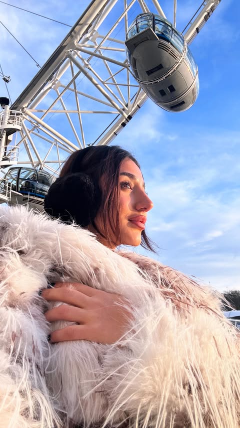Instagram post by @iremcalhan for Ipekyol. Caption reads: Londra çok güzelsin😍✨ 🙏 #minivlog Reklam.