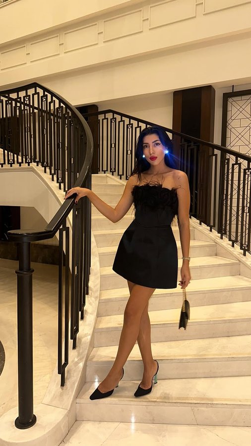 Instagram post by @bestekorkmaz13 for Alfabeta. Caption reads: #fitcheck✔️ 

Elbise : @alfabetaevening 

#reklam.