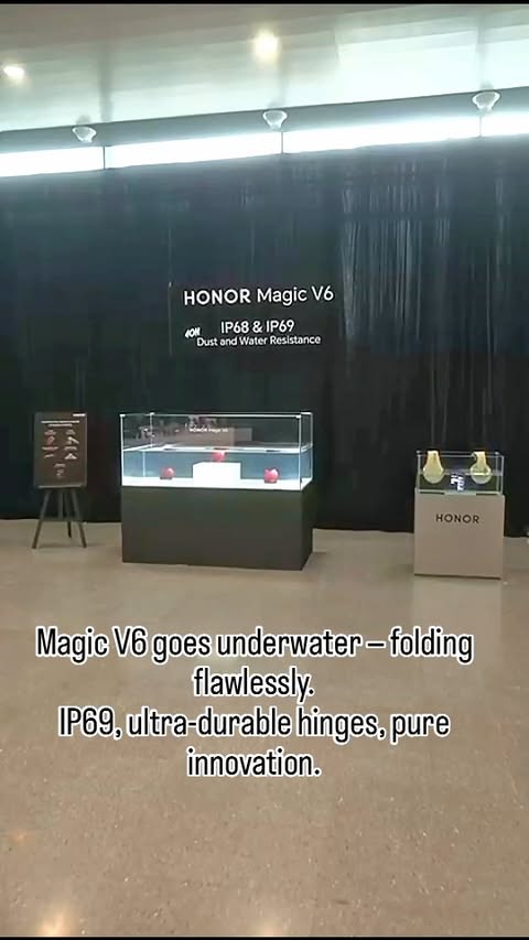 Instagram post by @blog_by_madi for Honor. Caption reads: [...] Mobile World Congress 2026 — and HONOR....