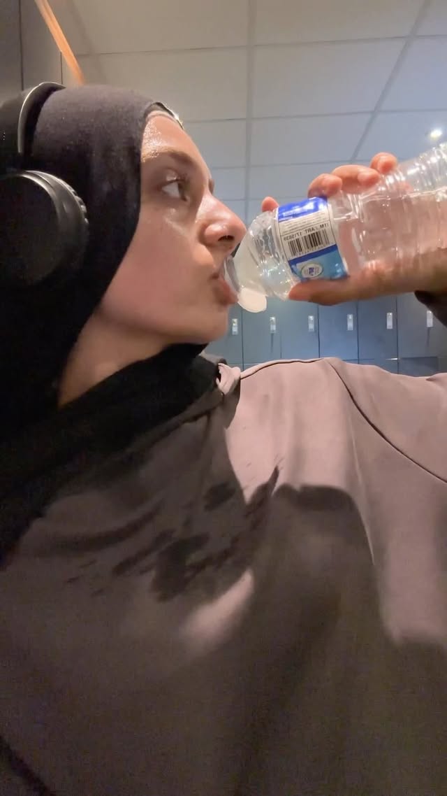 Instagram post by @nimrxhhh for LYRA Modest. Caption reads: [...] find non stick practical modest wear....