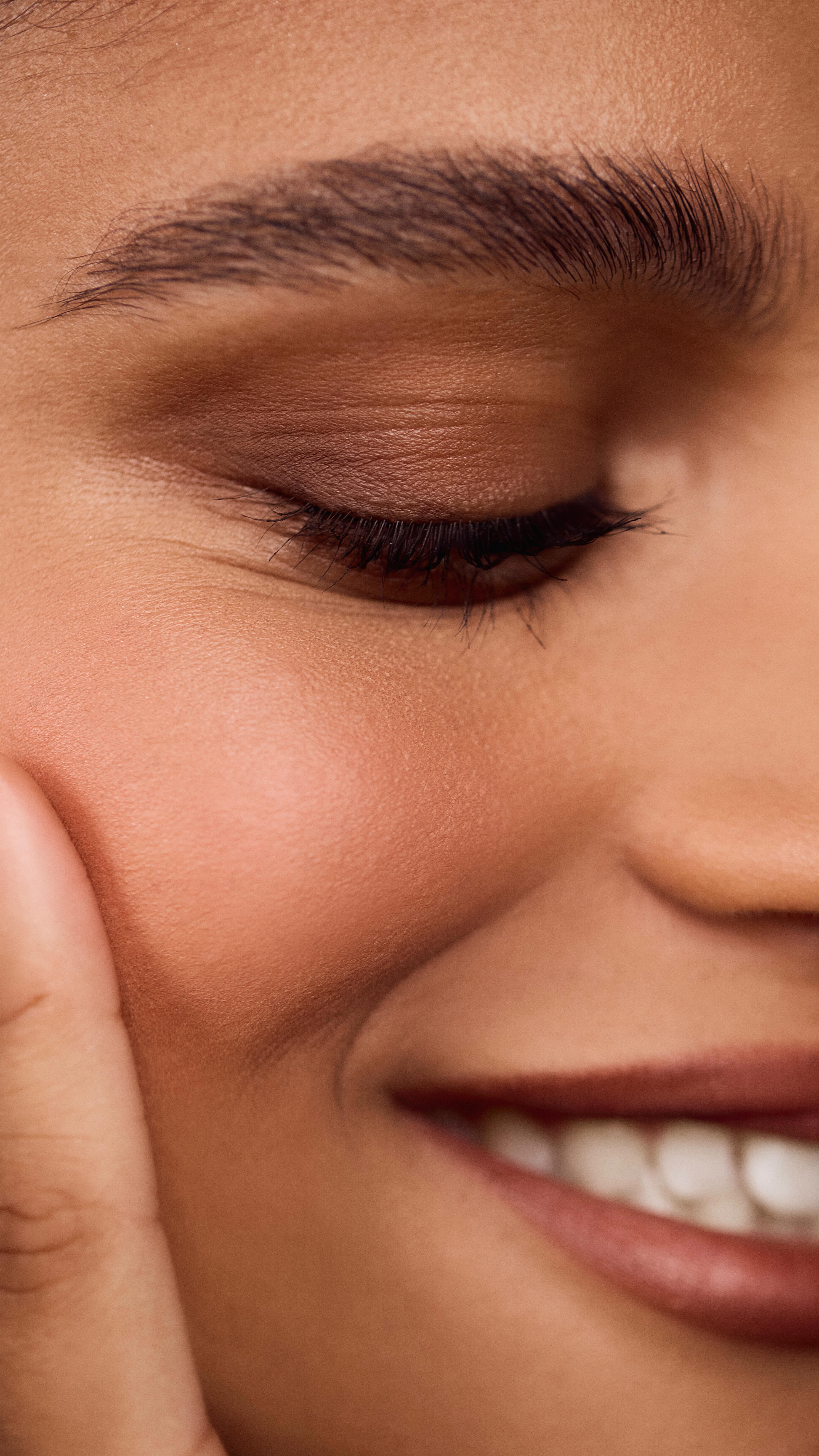 Instagram post by @lesliedumeix for Sisley Paris. Caption reads: Artist in Residence @lesliedumeix unveils The....