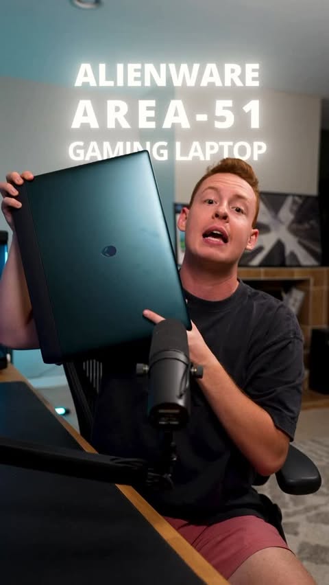 Instagram post by @_esportscenter for ALIENWARE. Caption reads: [...] a RTX 5090 and @intel core ultra 9....