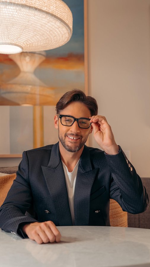 Instagram post by @jwbarger for Visionworks. Caption reads: #ad Picking a new pair of frames can be a tough....