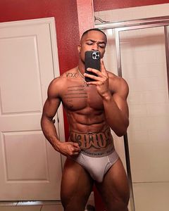 Instagram post by @dantethebody for Pair of Thieves. Caption reads: [...] for a Friday night! 🩲
Thank you....