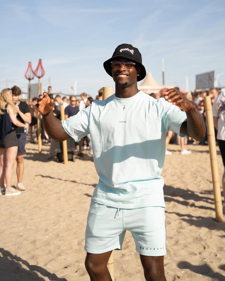 Instagram post by @thofitt for Quotrell. Caption reads: Enjoy the beach vibes ☀️.