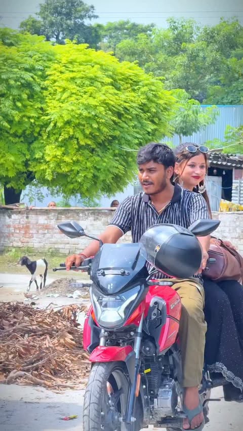 Instagram post by @vivek_bazigarrr for Hero MotoCorp. Caption reads: [...] #GlamourX #HeroMotoCorp #FutureLovesGlamourX....