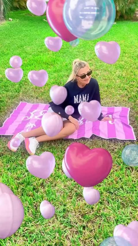 Instagram post by @zerrinvibes for Callie Gifts. Caption reads: [...] Use my code wishx672 for 15% OFF ✨....