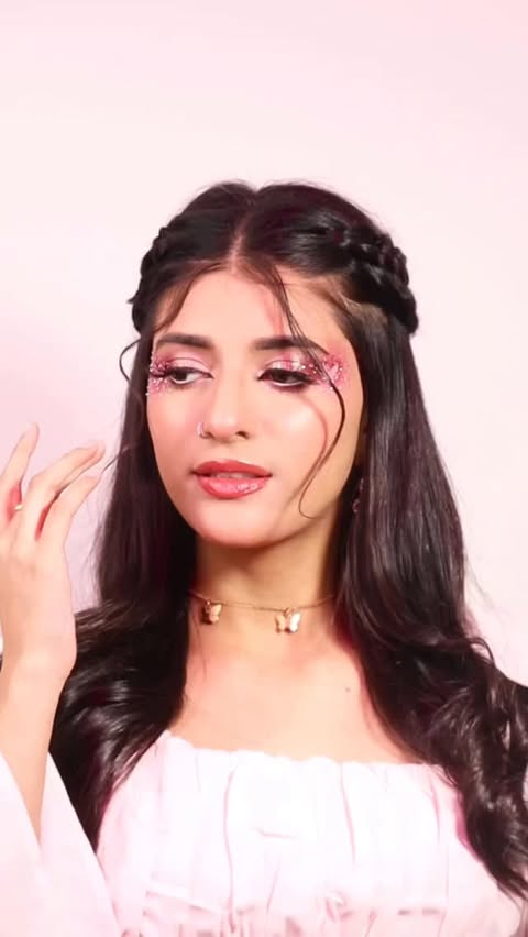 Instagram post by @glamxxaleen for Coloressence. Caption reads: [...] cute glam look is brought to you by....