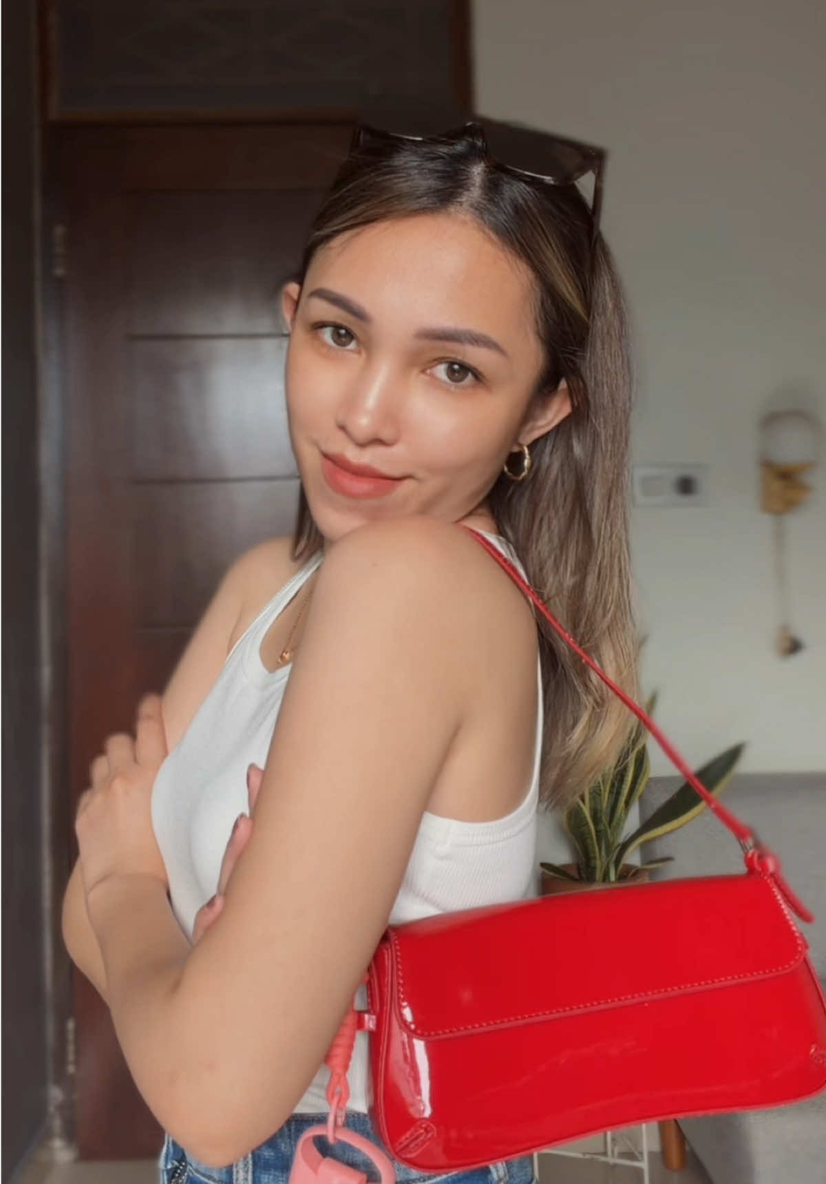 TikTok post by @cslliaz for Metoo Beauty. Caption reads: [...] / inscure… girlsss you need thisss @Metoo....