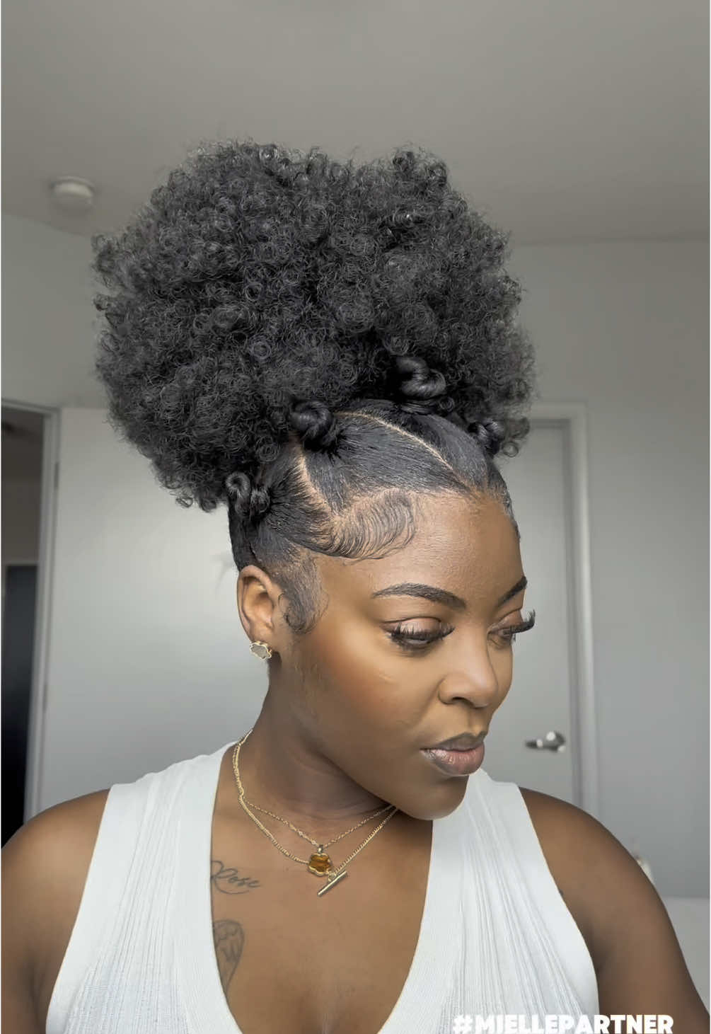 TikTok post by @themeechnicole for Mielle Organics. Caption reads: Quick & Easy No Heat Hairstyle Using Mielle’s....