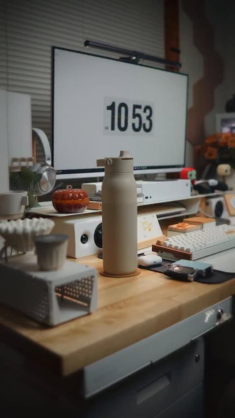 Instagram post by @avrgtech for LARQ. Caption reads: Holiday gifting just got way easier. 🎁✨ LARQ....