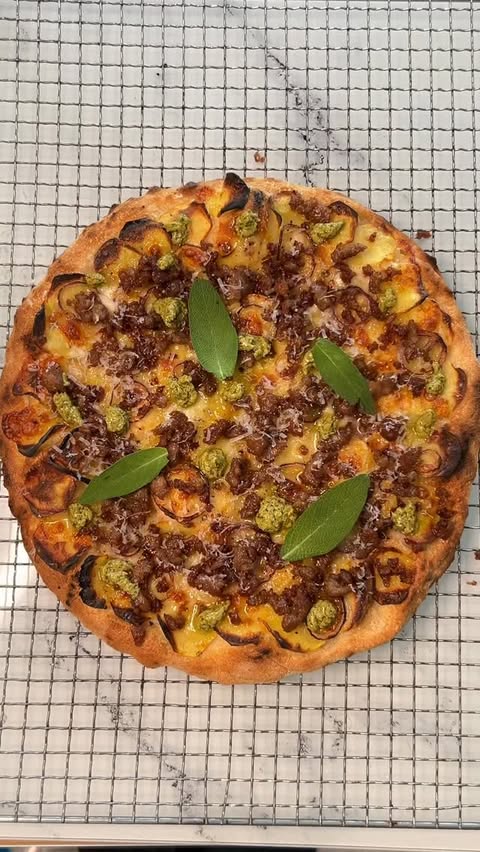 Instagram post by @pizzarosha for Ooni. Caption reads: [...] and pure comfort. Let’s spin #pizza....