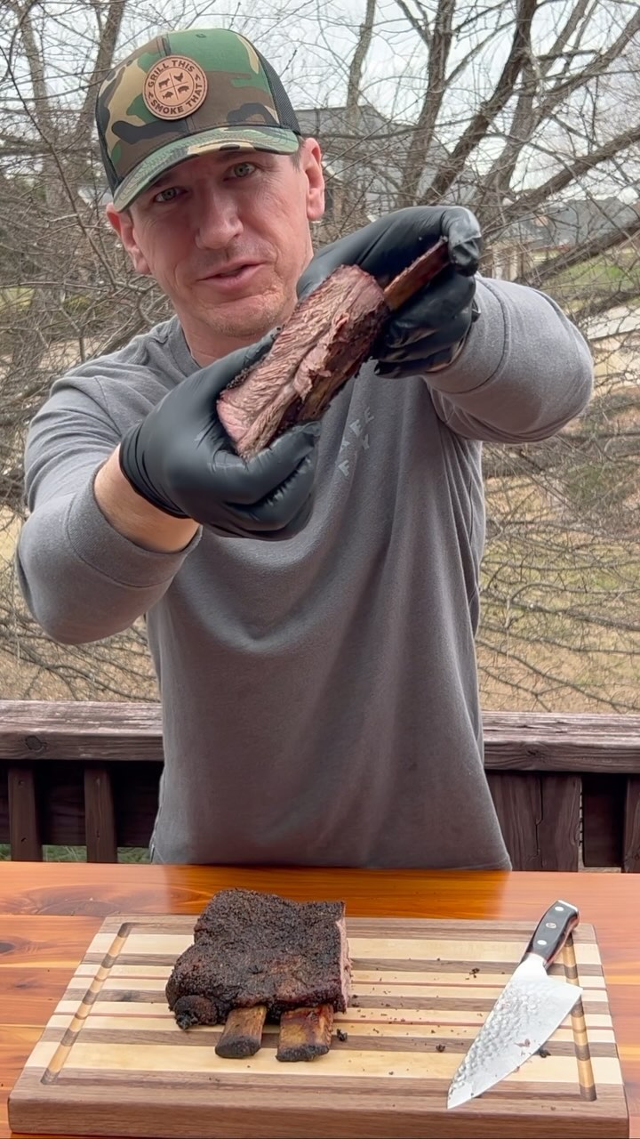 Instagram post by @grillthissmokethat for Dalstrong. Caption reads: Have you ever smoked beef plate ribs?

These beef....