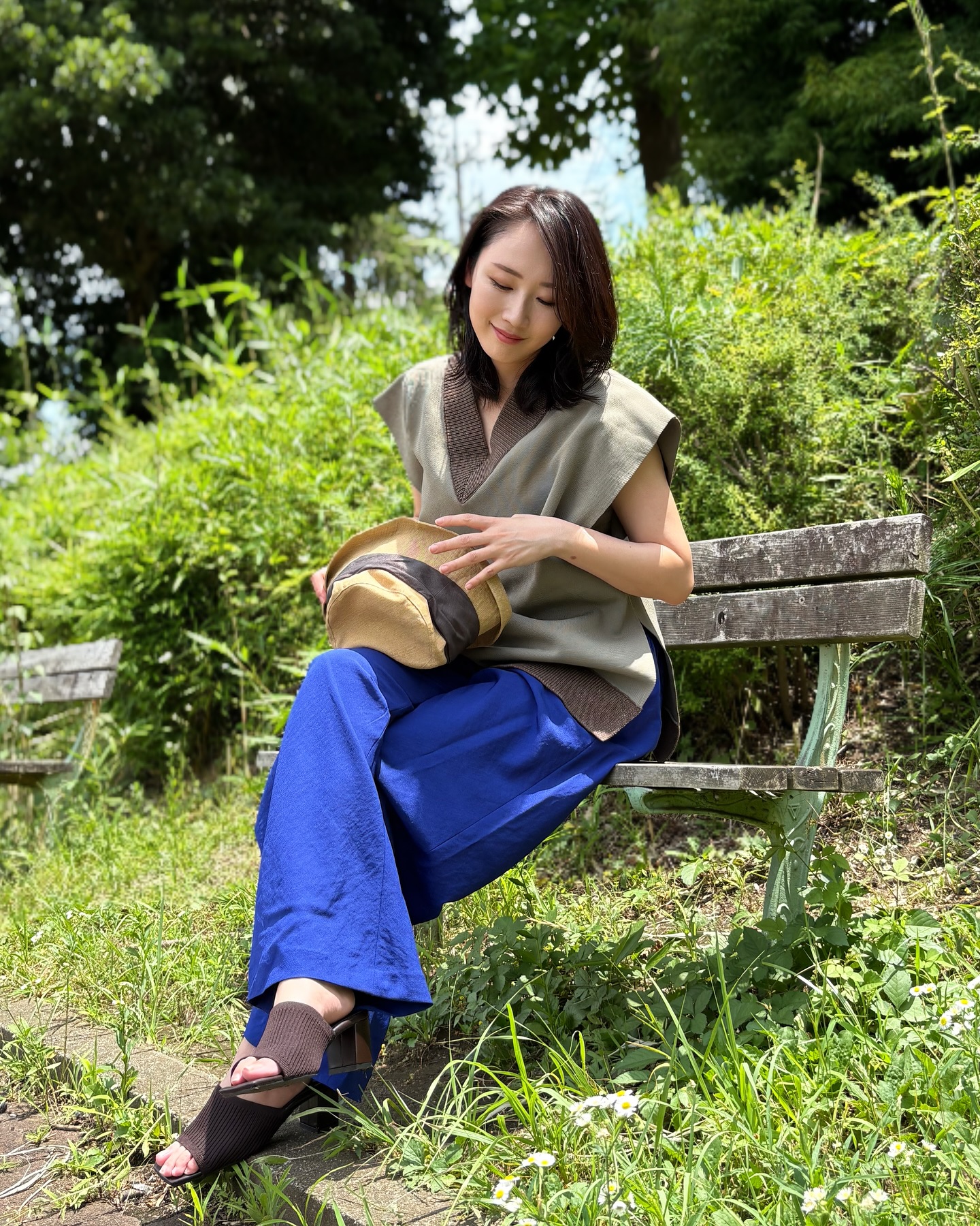 Instagram post by @eri__na_ for Vivian. Caption reads: 楽ちんミュール‪‪❤︎‬
𓐄𓐄𓐄𓐄𓐄𓐄𓐄𓐄𓐄𓐄𓐄𓐄𓐄𓐄𓐄𓐄𓐄𓐄�....