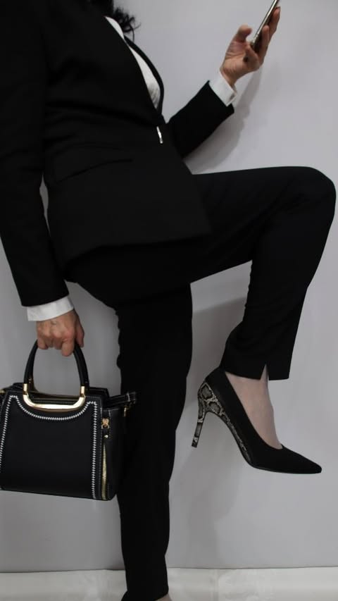 Instagram post by @_danam20 for Cosyisland. Caption reads: [...] the SerpentChic Pointed Heels by....