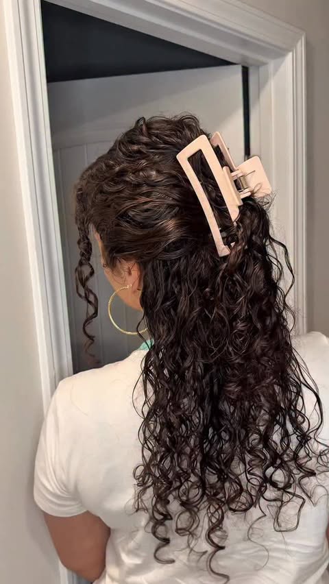 Instagram post by @curlswithkymberly for Aussie Hair. Caption reads: [...] the end for the final results! I used....