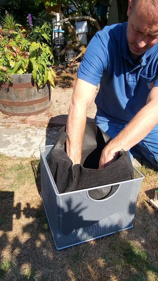 Instagram post by @spokengarden for Smart Pot. Caption reads: Lacking space for planting new bulbs? Because we....