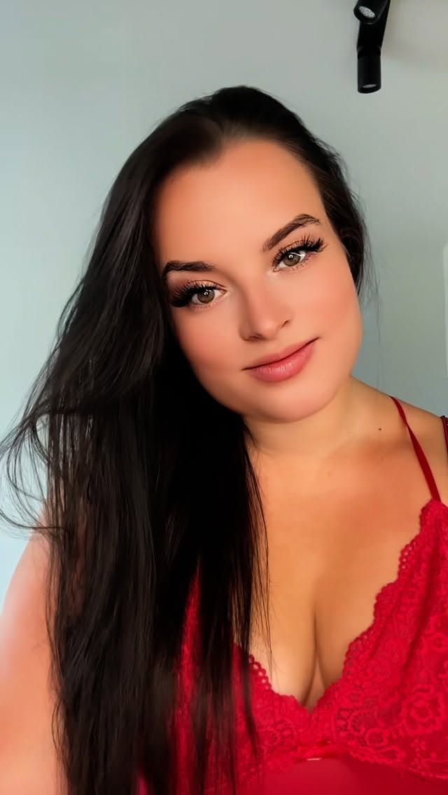 Instagram post by @romaanettee for Embelleze. Caption reads: Věděli jste, že v Brazílii🇧🇷mají tenhle úžasný....