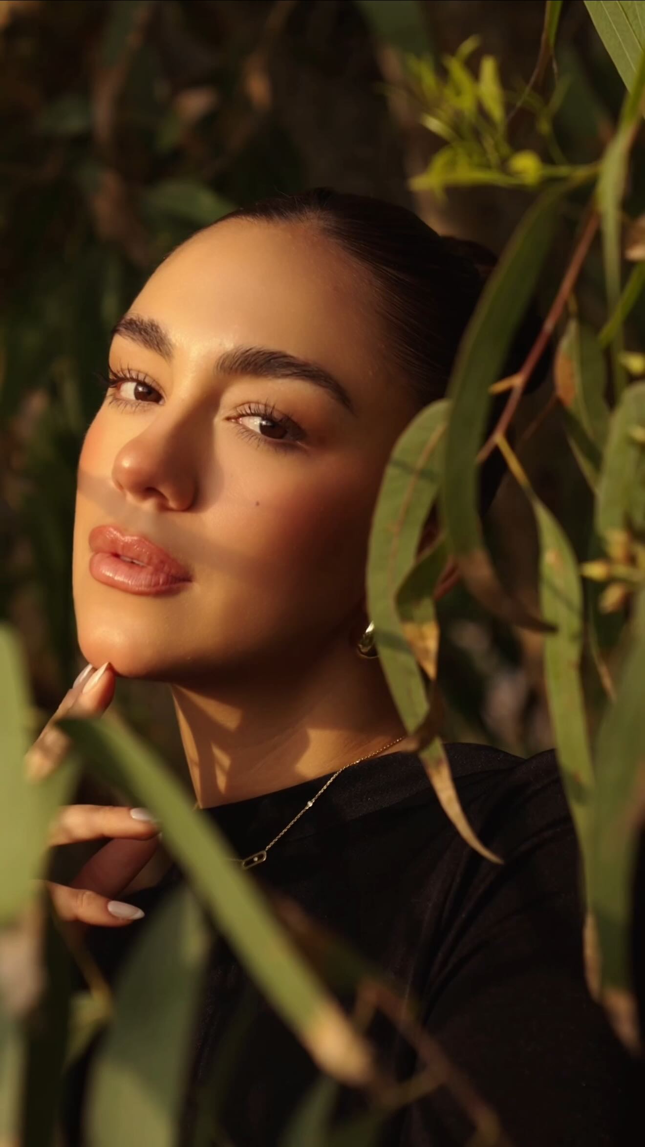 Instagram post by @luanabarron for Burberry. Caption reads: Abraza tu poder interior con Burberry Goddess....