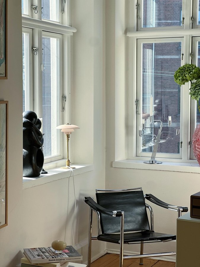 Instagram post by @fieulka for Louis Poulsen. Caption reads: Golden hour doing its magic at home 🤍

Tags....