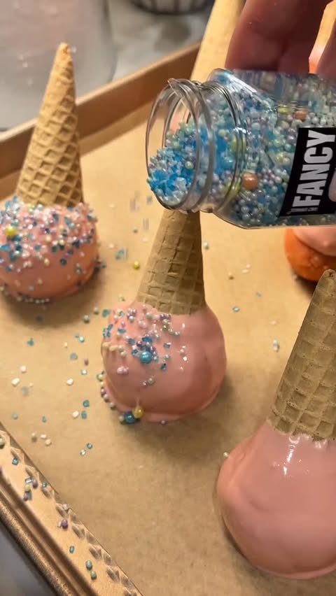 Instagram post by @_yevaberez_ for Fancy Sprinkles. Caption reads: [...] the cutest spring cake pops with....