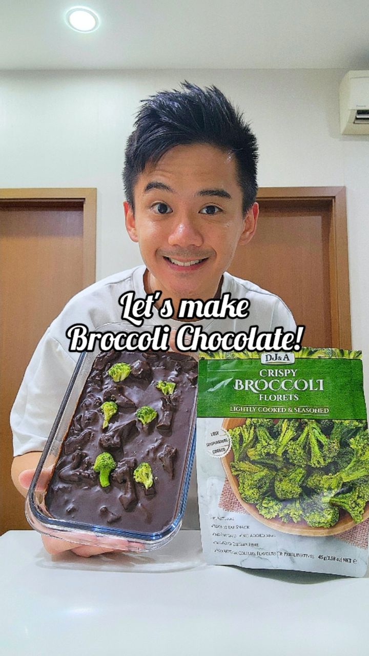 Instagram post by @foodmakescalhappy for Cold Storage Singapore. Caption reads: DJ&A (@djaproducts) are available at all....