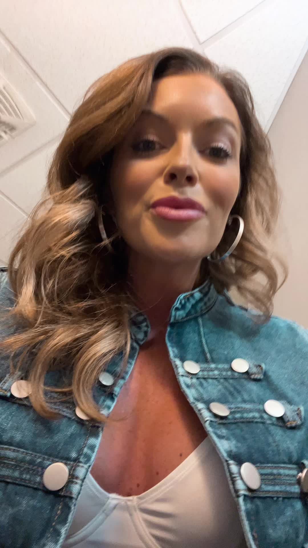 TikTok post by @itsjuliemcgirr for Freckled Poppy. Caption reads: @Freckled Poppy .