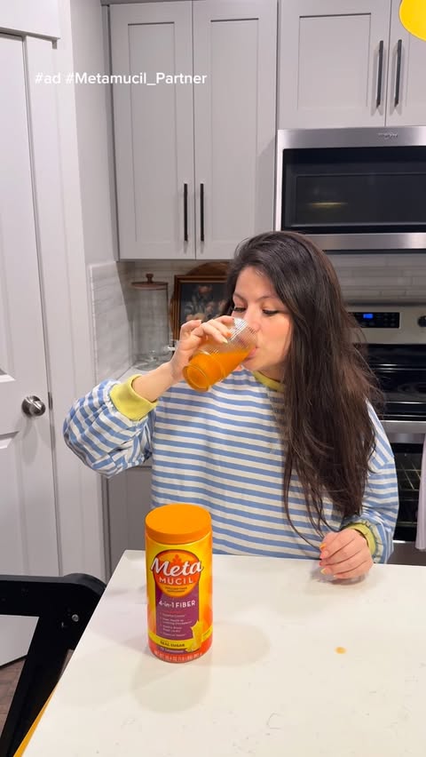 Instagram post by @latinafashionstyle for Metamucil. Caption reads: #metamucil_partner #ad Fibermaxxing = Adding fiber....
