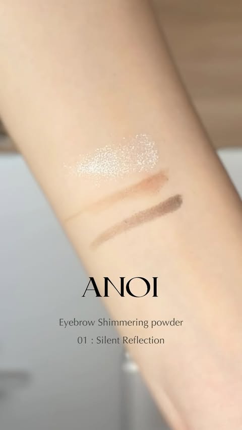 Instagram post by @saaya.kouzawa for ANOI (アノイ). Caption reads: . @anoi.official Eyebrow Shimmering powder 01 :....