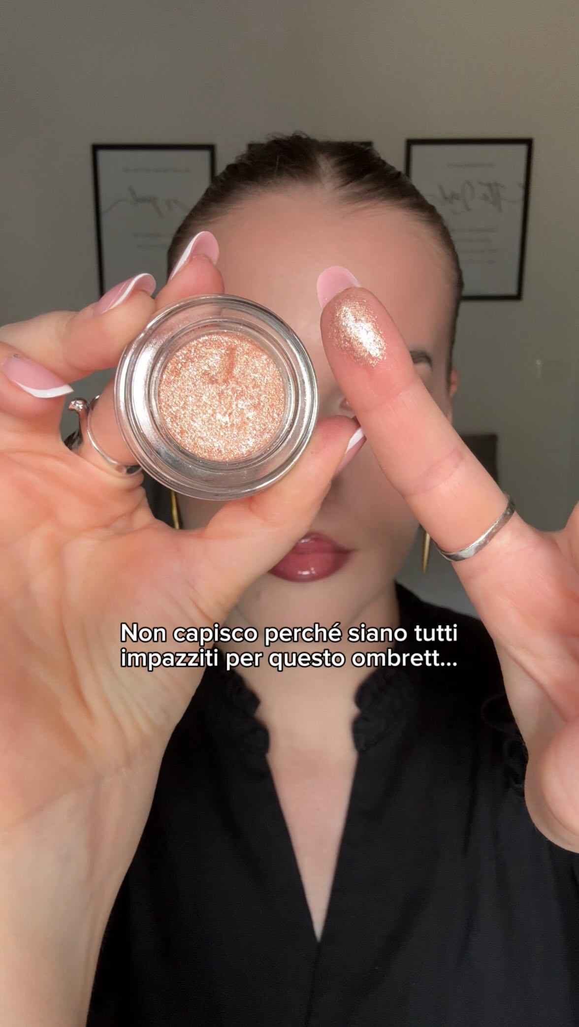 Instagram post by @nisi.fink for Overskin. Caption reads: Davvero non capisco 😅 e voi?

#glittereyes....