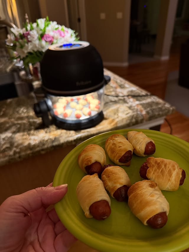 Instagram post by @redmugdreams for Fritaire. Caption reads: [...] Air Fryers and learned about @fritaire and....