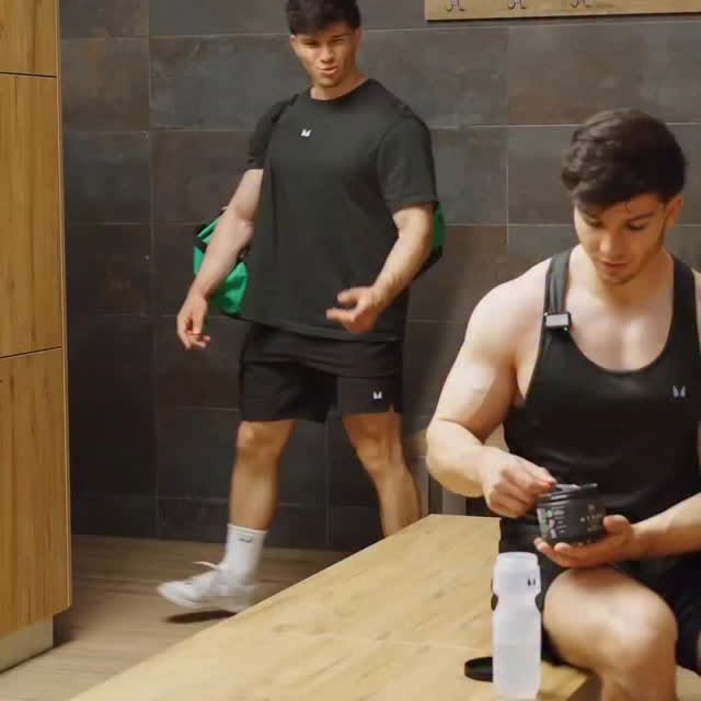 Instagram post by @fleckinho_ for MYPROTEIN. Caption reads: Les électrolytes : marketing ou réellement utile ?....