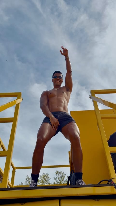 Instagram post by @tarin.25 for Grindr. Caption reads: [...] BUSsy’s body count just went up by one....