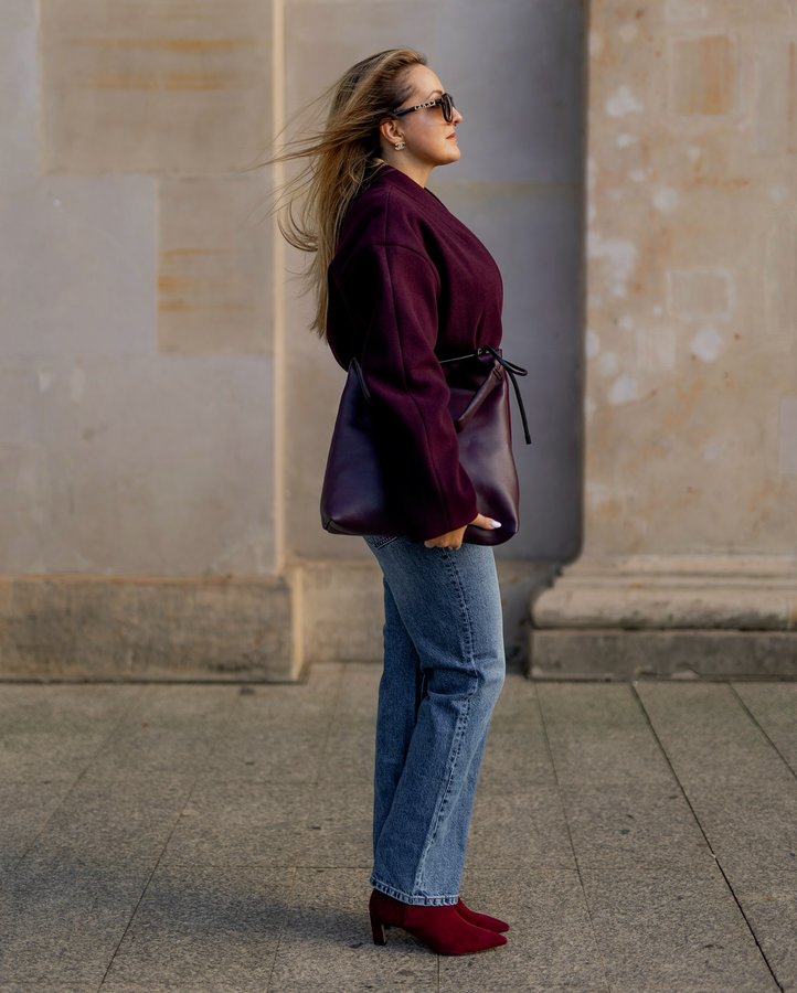 Instagram post by @lili_arisza for Kappahl. Caption reads: Autumn is loading with @kappahl 🍂
Burgund + jeans....