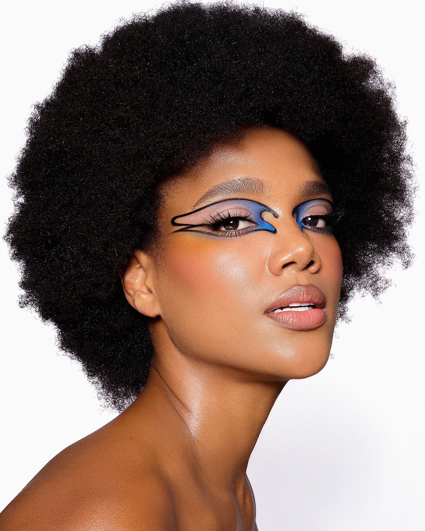 Instagram post by @jdferrazzo for Sigma Beauty. Caption reads: LOOK CREATIVO 👨‍🎨 
Use los tonos : JP, SERENITY,....