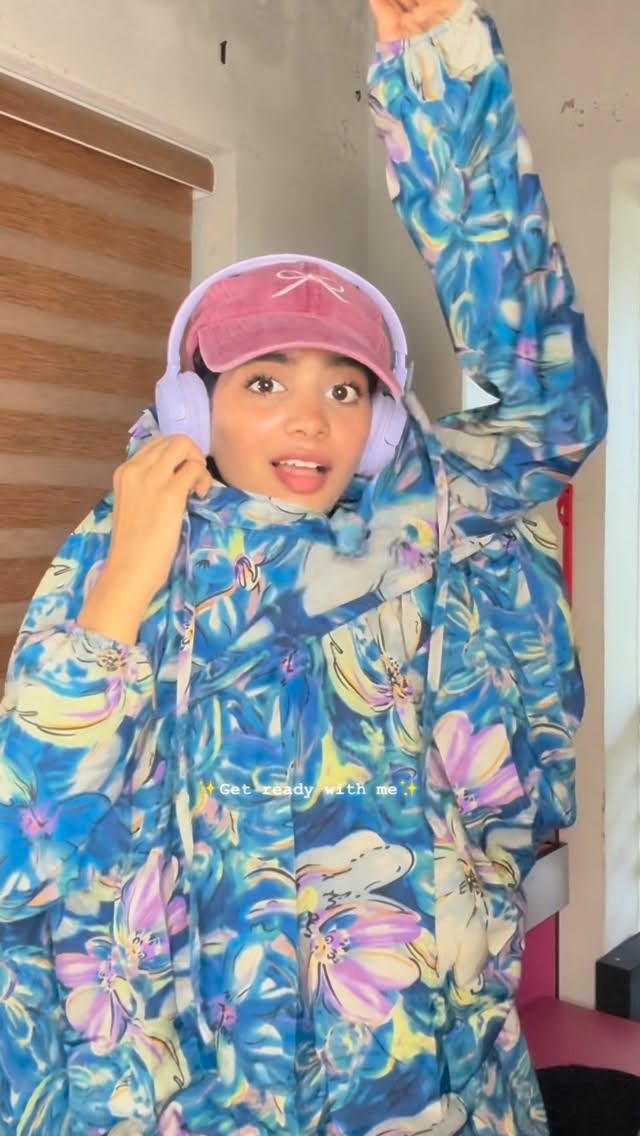 Instagram post by @majida_shafi for Flipkart. Caption reads: Get ready with me✨👇🏻

Dress from  @flipkart....