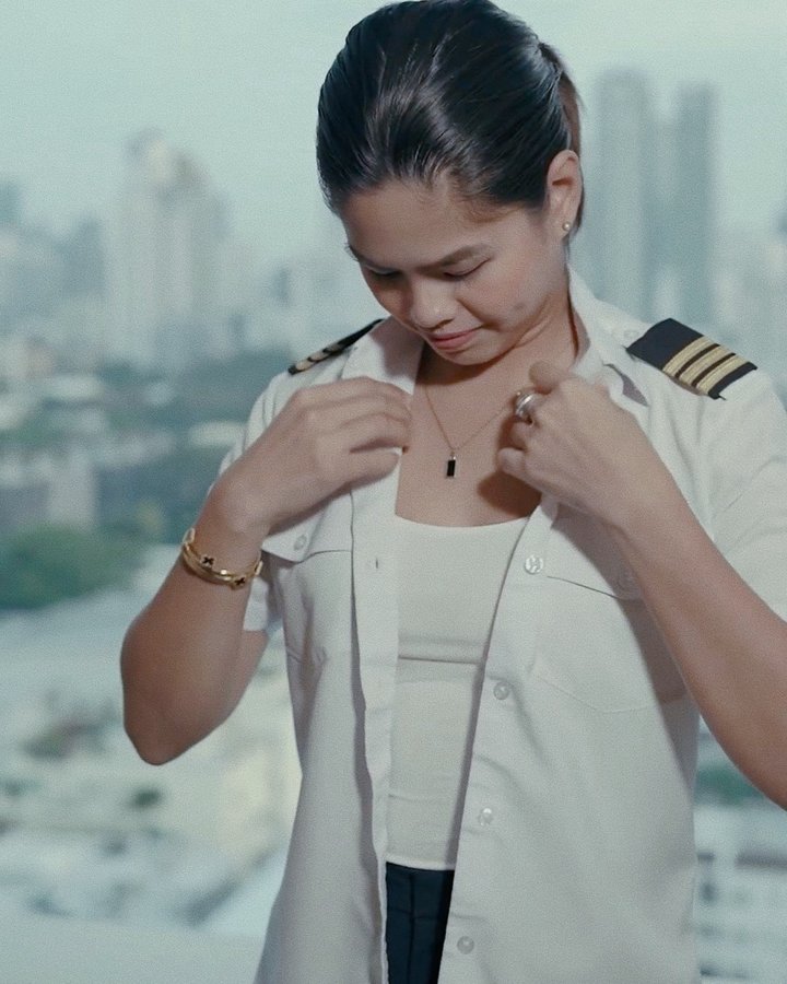 Instagram post by @chezkacarandang for UNIQLO Philippines. Caption reads: Whether I’m flying or unwinding on a layover, the....